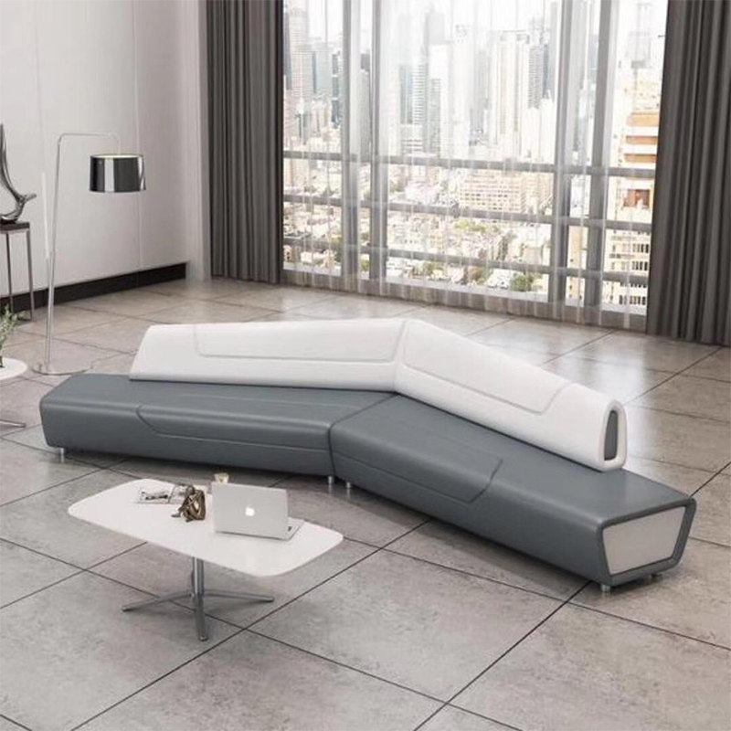 Современный дизайн, супермаркет, общественное ожидание, секционный диван возле унитазов