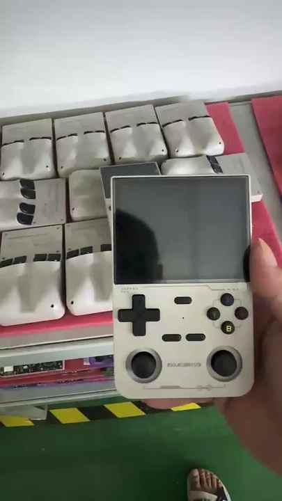 Consola Retro Portátil K36 Con 16.000 Juegos, Pantalla IPS De 3,5" Y 64 GB, Ideal Para Jugar Donde Sea