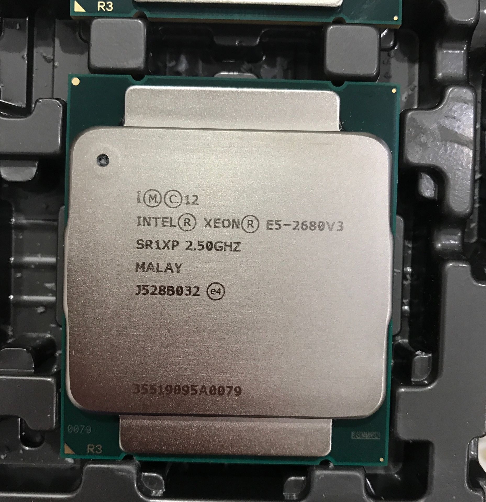 Intel xeon e5 2680v3