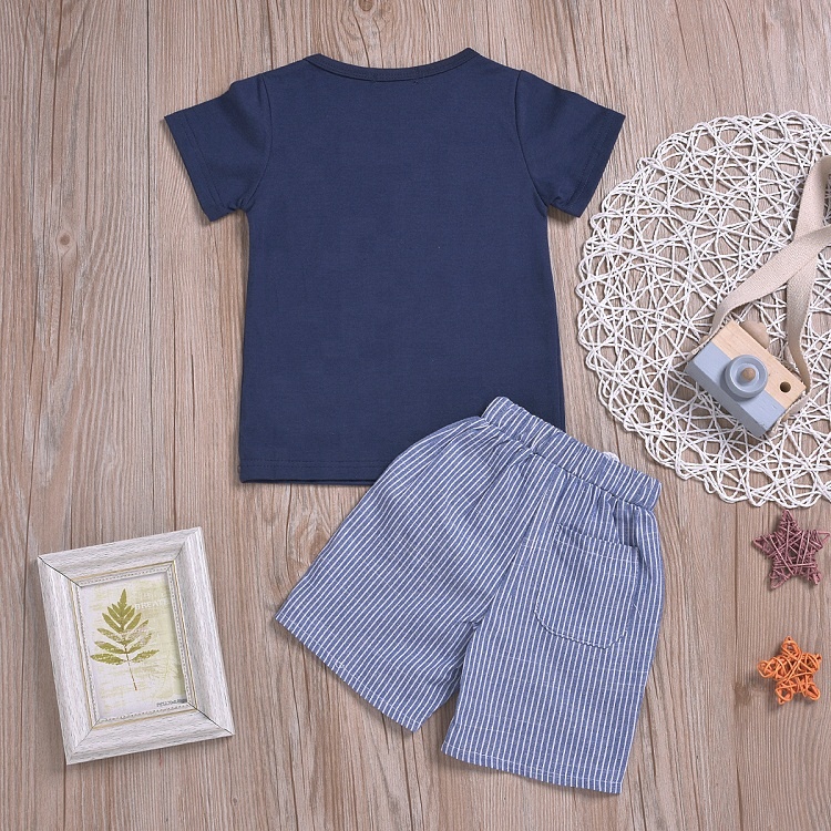 Комплект детской одежды из 2 предметов, хлопковая одежда, костюм для мальчиков, топ с принтом динозавра + шорты в полоску, костюм с мультяшным принтом с коротким рукавом