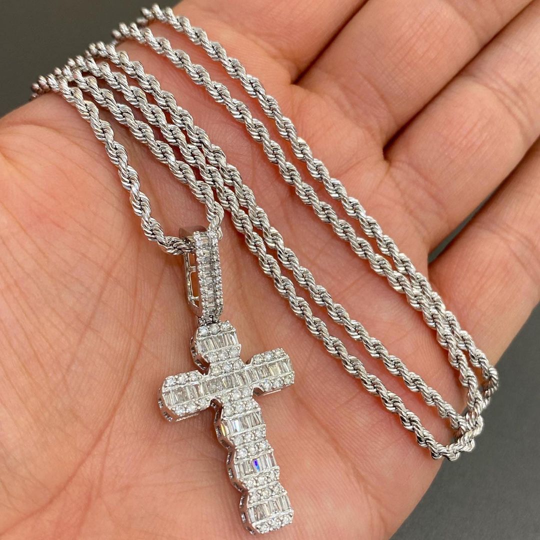 New Arrival 10KT Gold Emerald Cut Diamond Cross Pendant Moissanite Iced out Necklacejewelry for Men and Woman