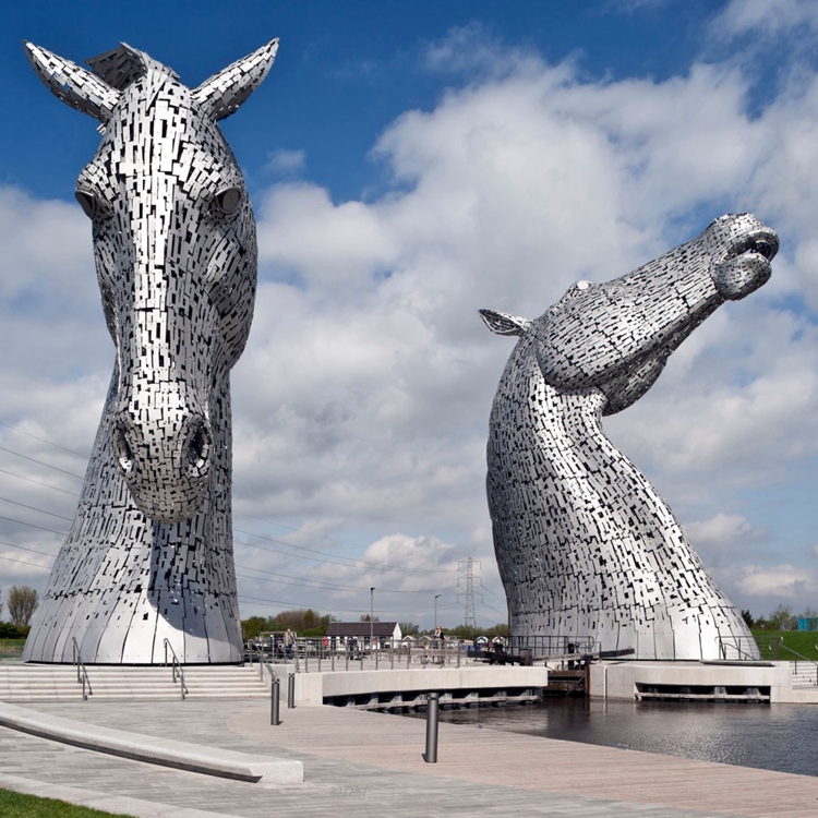 屋外の装飾のための抽象的な金属の巨大な馬の頭の像ステンレス鋼