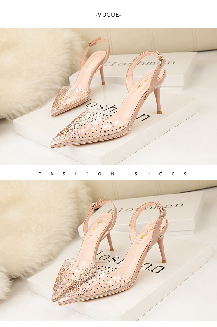 Heeled open toe shoes • つま先が開いたヒールの靴 Heeled open toe shoes • つま先が開いたヒールの靴