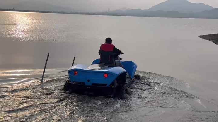 Hison J5 Amphibious Vehicle: 1500cc 4-Stroke Engine ATV
