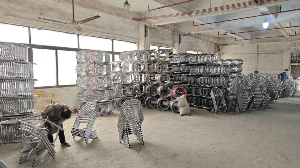 Company Overview Guangzhou Yizhongbutong Hardware Furniture Co., Ltd.