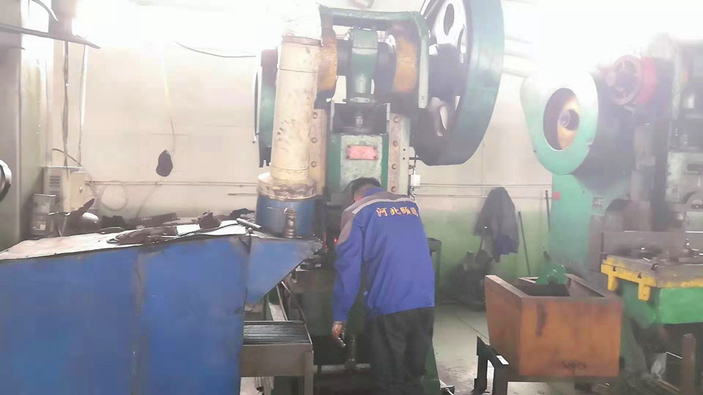 Hebei Yipeng Line Equipment Manufacture Co., Ltd.
