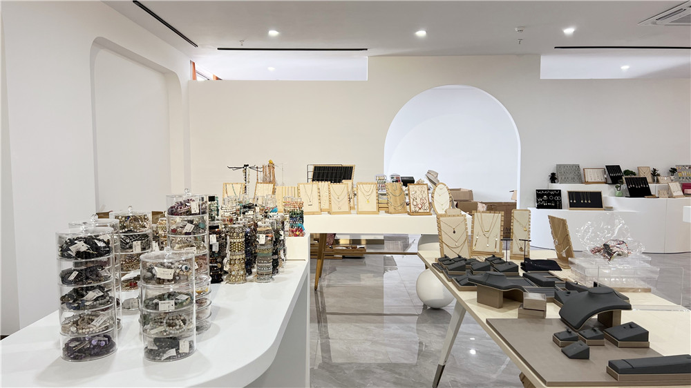 Yiwu Landy Jewelry Co., Ltd.