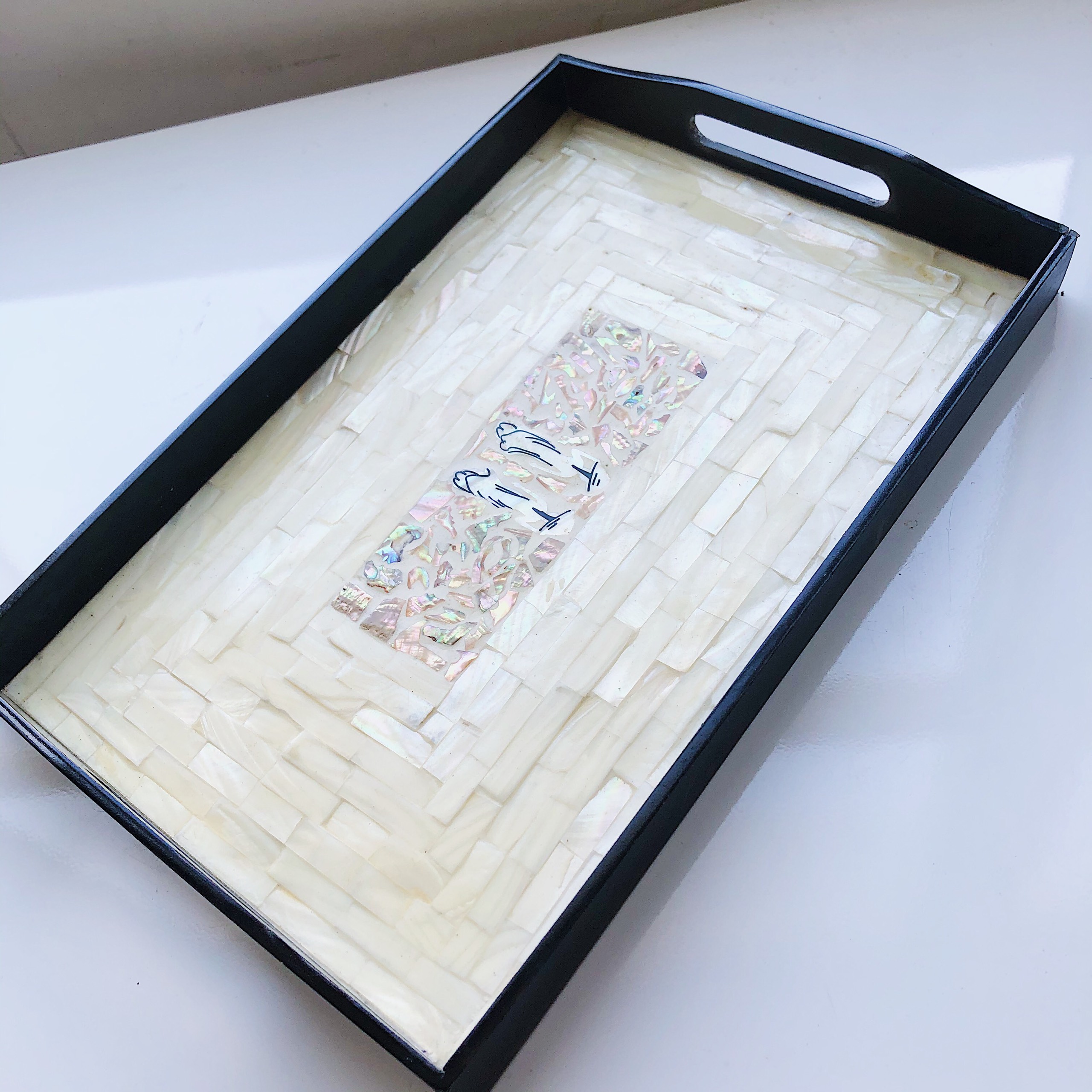 Недорогой черный лаковый лоток