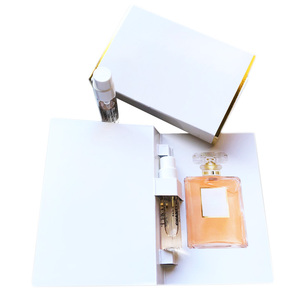 Download Faca Cotacao De Fabricantes De Amostra Perfume Cartoes De Papel De Alta Qualidade E Amostra Perfume Cartoes De Papel No Alibaba Com Yellowimages Mockups