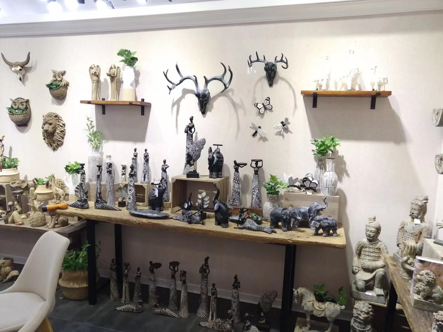 工厂树脂彩兔雕塑工艺品家居装饰春天兔子 - buy wholesale resin