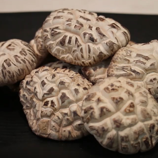 FSSC 22000 Сертифицированный лучшее качество Корейская кухня Shinnong органический Урожай 3 ~ 4 см диаметр белый цветок шиитаке гриб