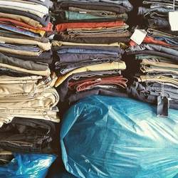 Used Clothes, Second Hand Clothes, Babies, Shirts, Pants, Dress, T-shirts, Ladies etc Wholesale Clothing from Canada and Europe