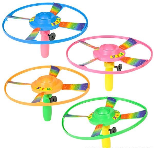 Спортивный снаряд летающая тарелка 6. Летающая тарелка игрушка заводная. Летающая тарелка на веревке игрушка. Летающие объекты для детей игрушки. Летающая игрушка заводная на веревке.