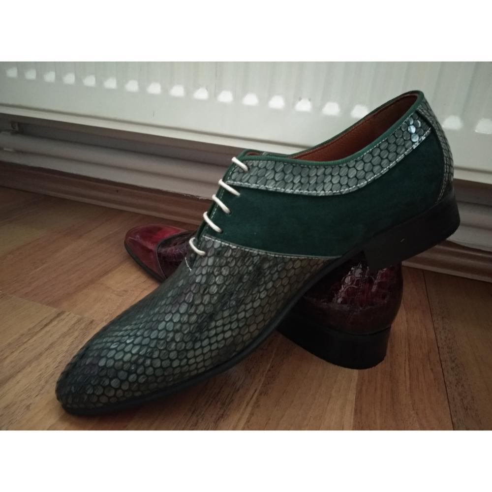 maroon colour casual shoes