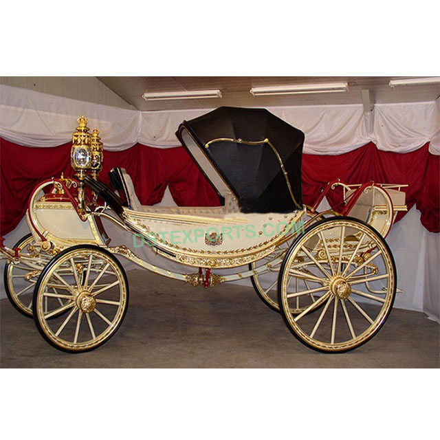 Карета екатерины алексеевны 17-18 век. Золотая карета великобритании елизаветы. Карета сарабиа витторио. Букингемский дворец карета с лошадьми. Польская карета.