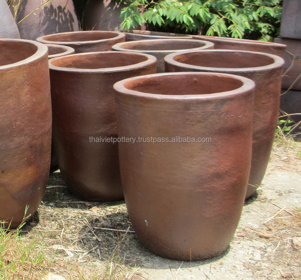 Черный глиняные горшки