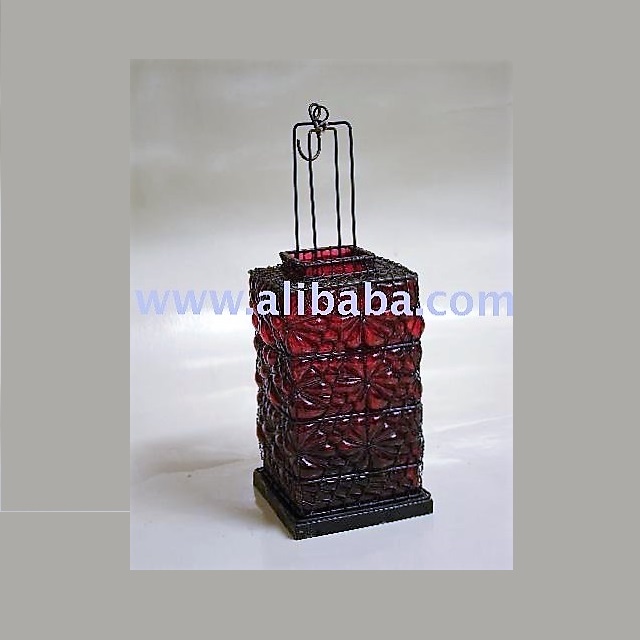 Декоративный сад или вечеринка, старинный черный квадратный подвесной металлический фонарь, выдувное стекло