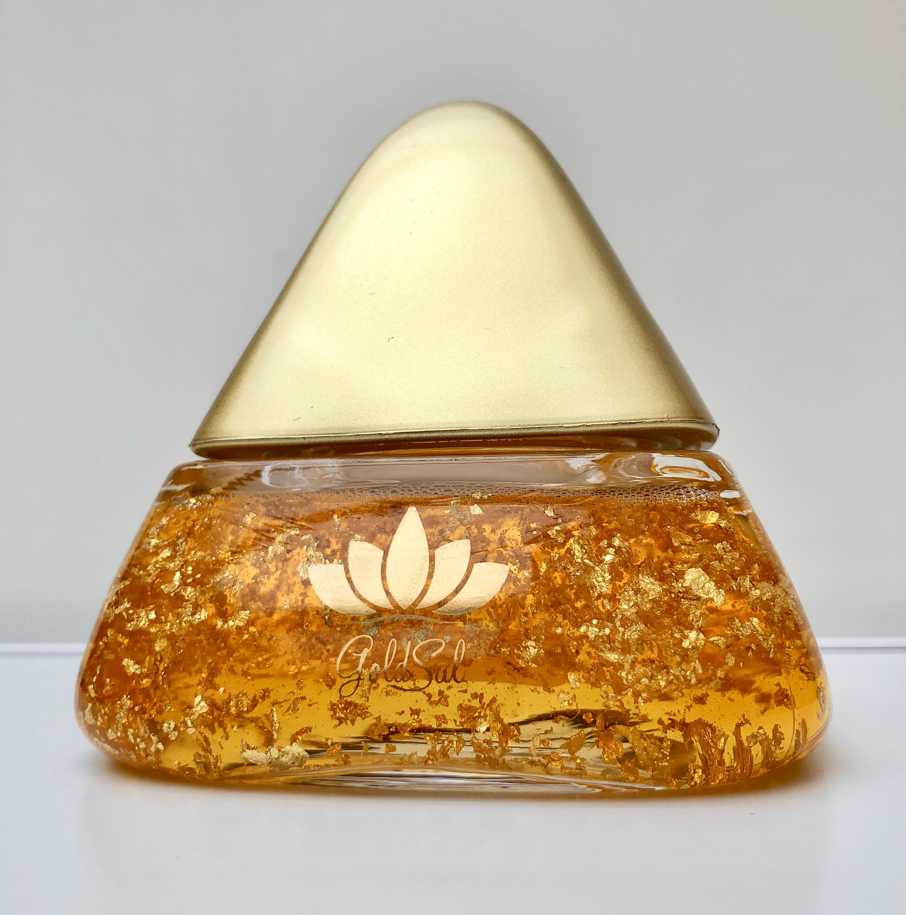 Химический раствор царская водка. Золото с соляной. Золото с соляной. Царская водка и золото. Растворение золота в кислоте.