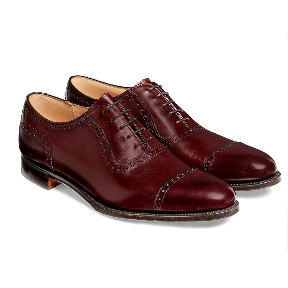 branded casual shoes