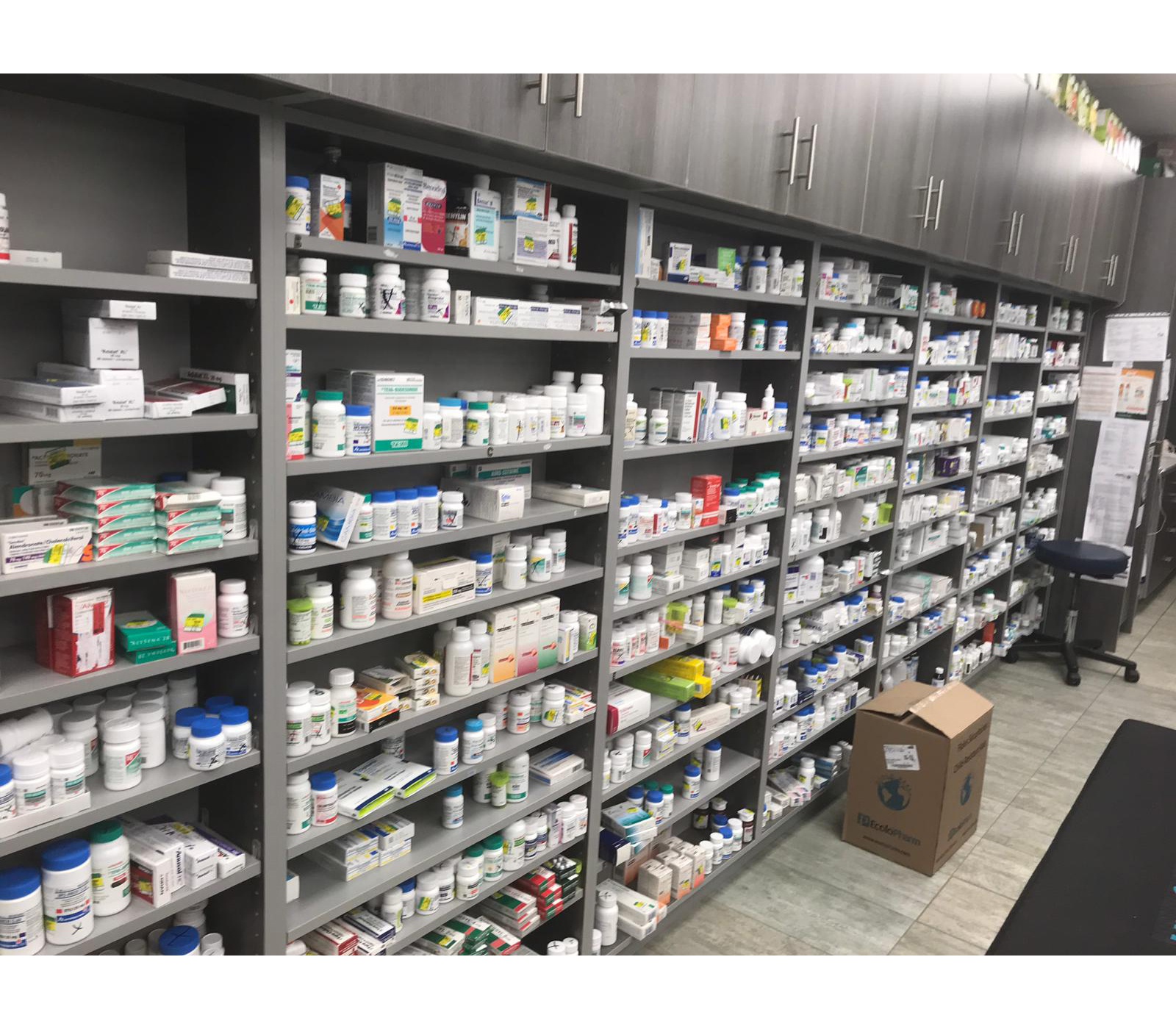 NICOCABINET изготовленный на заказ дизайн интерьера аптечный магазин дисплей МДФ деревянный шкаф Apothecary ящиками аптечный шкаф