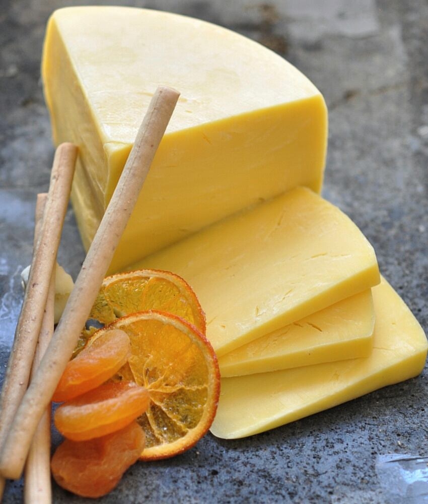 твёрдые сыры сорта. кашкавал сыр. сыр кесо. твердый желтый сыр. чеддер и аннато.