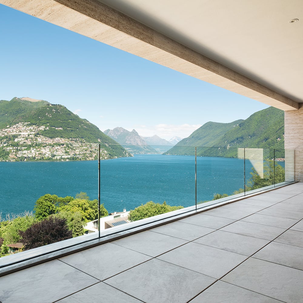 用于露台户外铝玻璃栏杆的铝制无框玻璃栏杆栏杆 - buy frameless