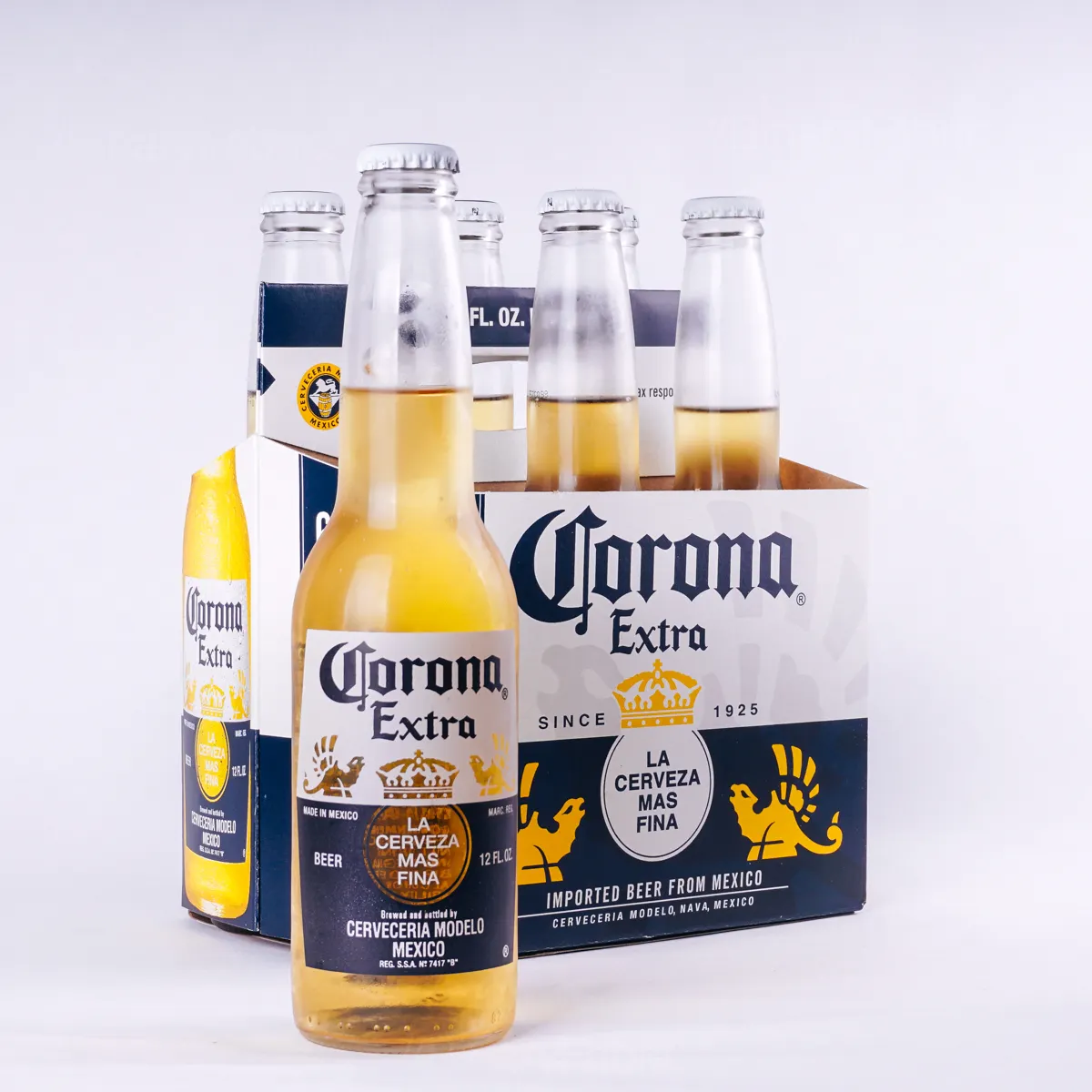 Как пить пиво корона. Corona Extra пиво. Пиво Corona Extra 355 мл. Пиво Corona Extra 330 мл.