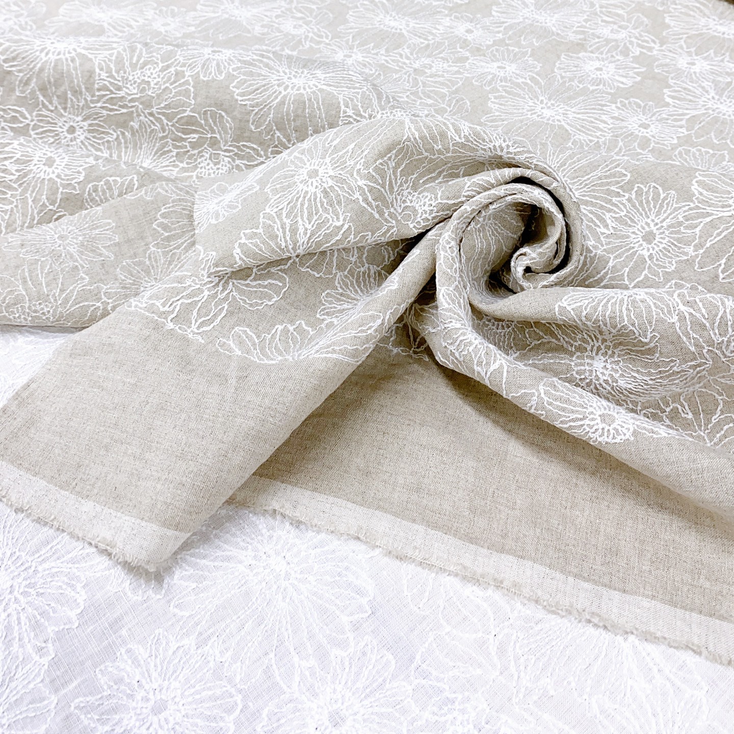 Ткань с льняной вышивкой ON019881/ON019882