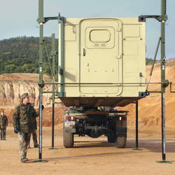 The 1889.20 is suitable for lifting and depositing containers from the truck