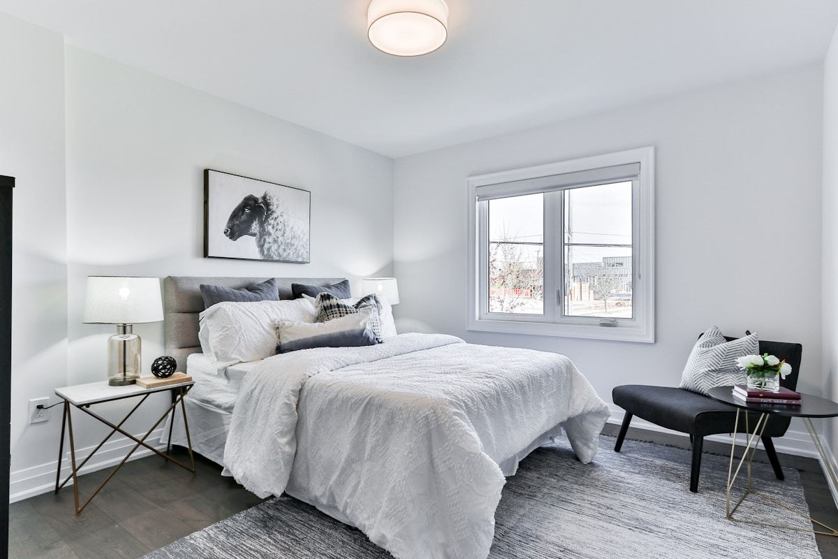 Living Room Lighting: Designer Layered Illumination Tips