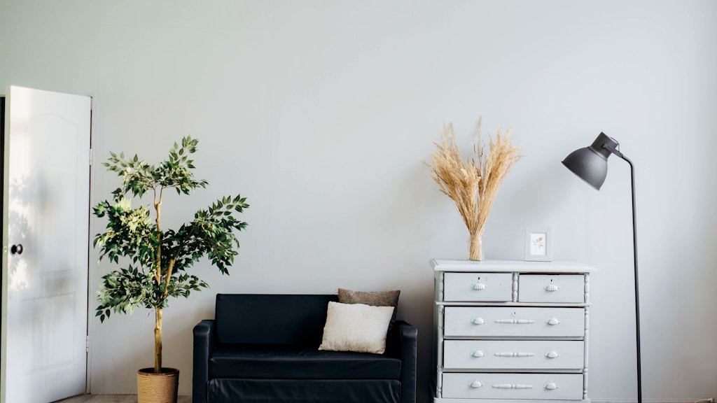 Summer Style Guide: Swapping Heavy Drapes for Airy Window Treatments