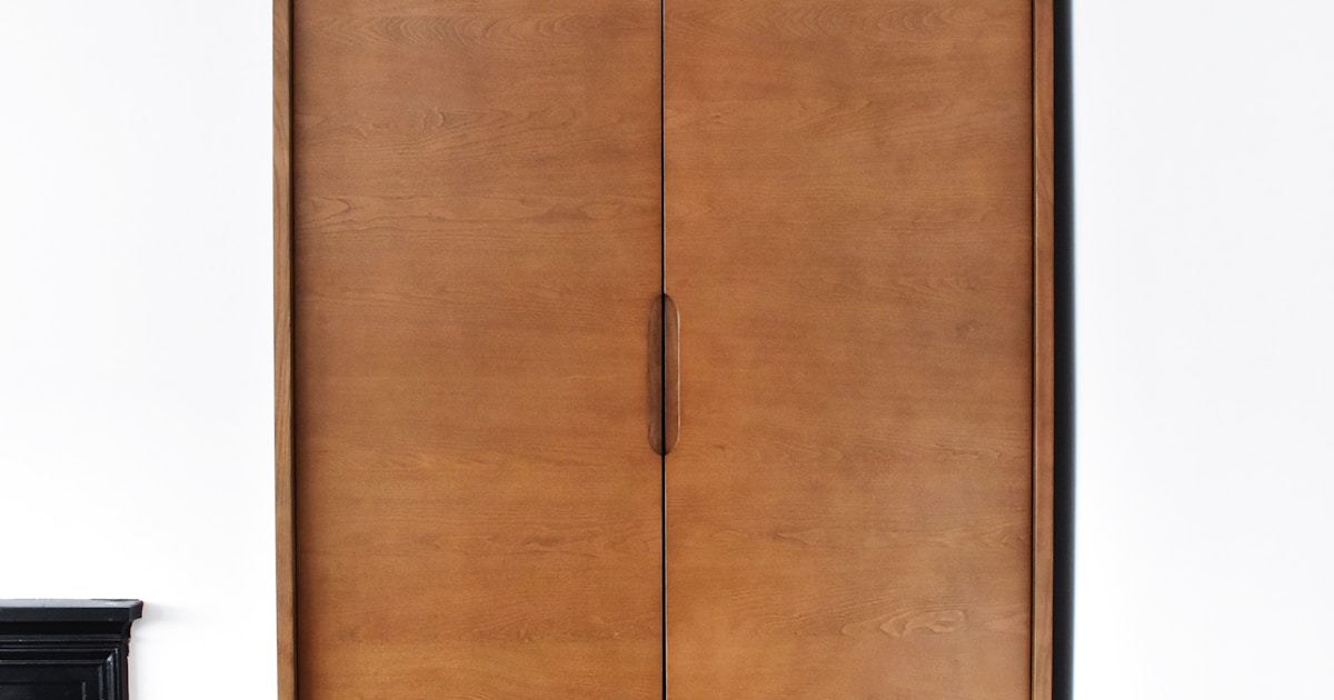 Capsule Closet Organization: Minimalist Wardrobe Storage for Small Apartments