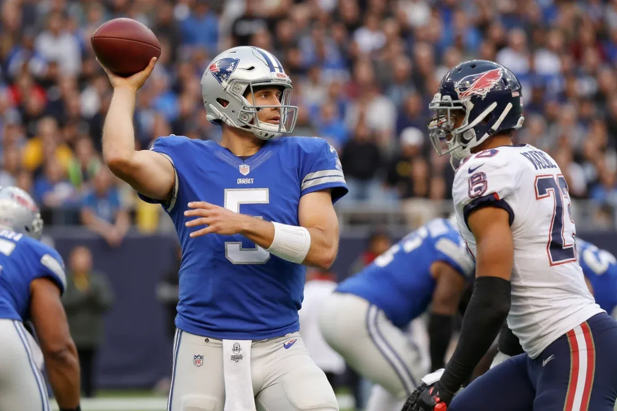 Quarterback Roles in Football: Key Duties Explained
