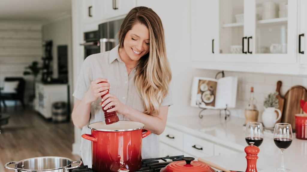Tiny Kitchen Meal Prep: Counter Organization for One-Person Cooking