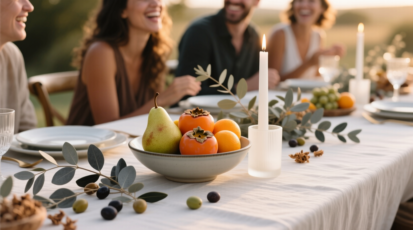 how to decorate a dining table centerpiece without blocking guest conversations