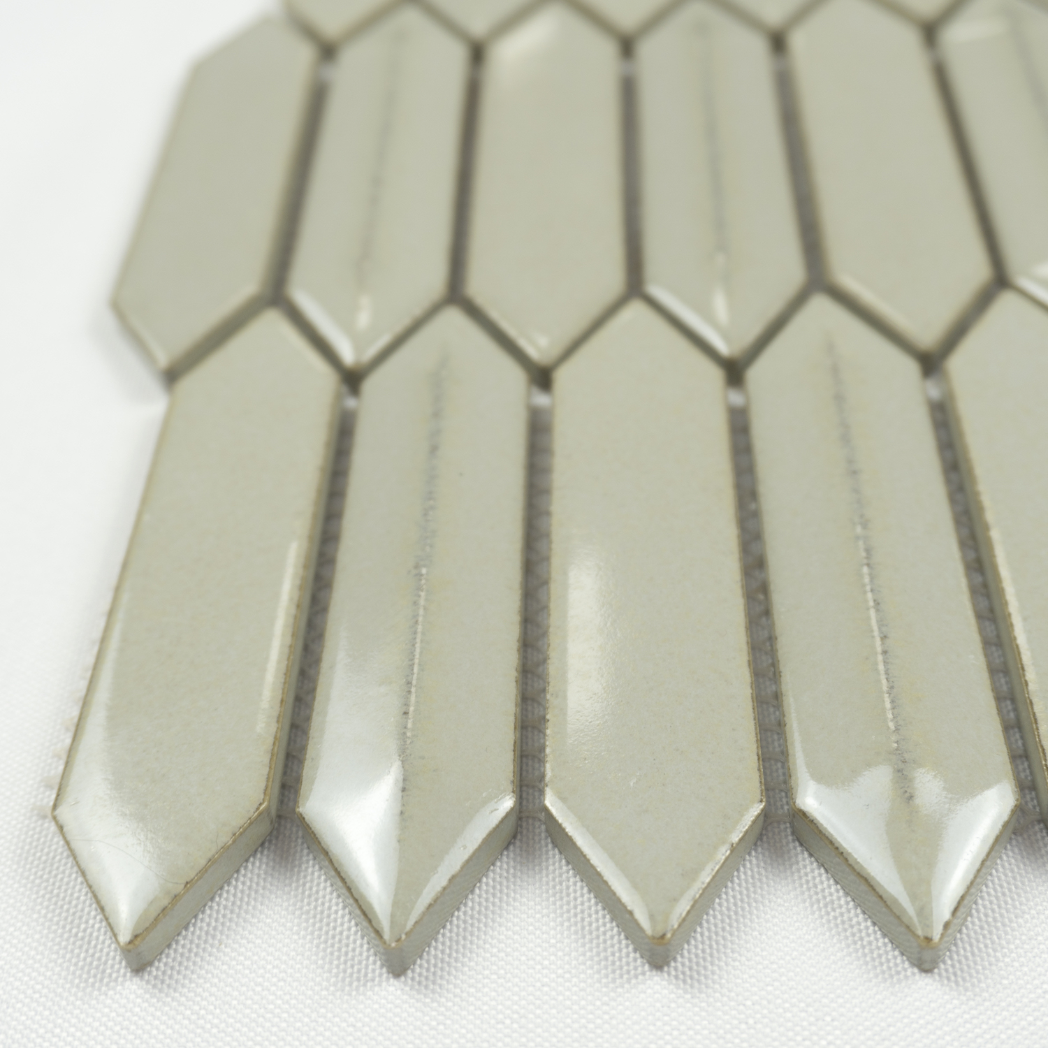 3D Cream Glossy Arrow Mosaic Tiles Home Mosaic Wall Tiles Decorative 3D Tiles