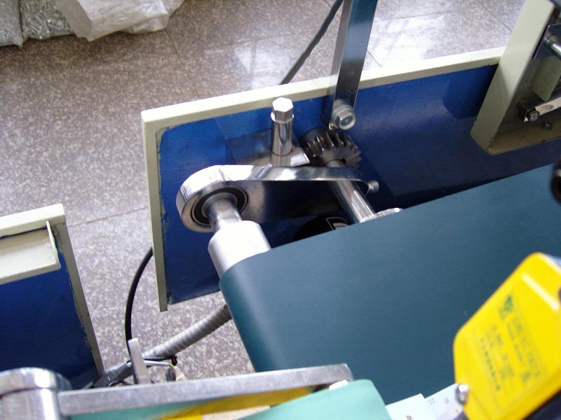 Paperboard Crash Lock Bottom Folder Gluer Machine Multifunctional 220m/Min