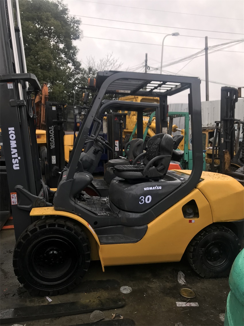 优秀日本品牌小松fd30t-17柴油3吨二手叉车 - buy komatsu fd30t-17