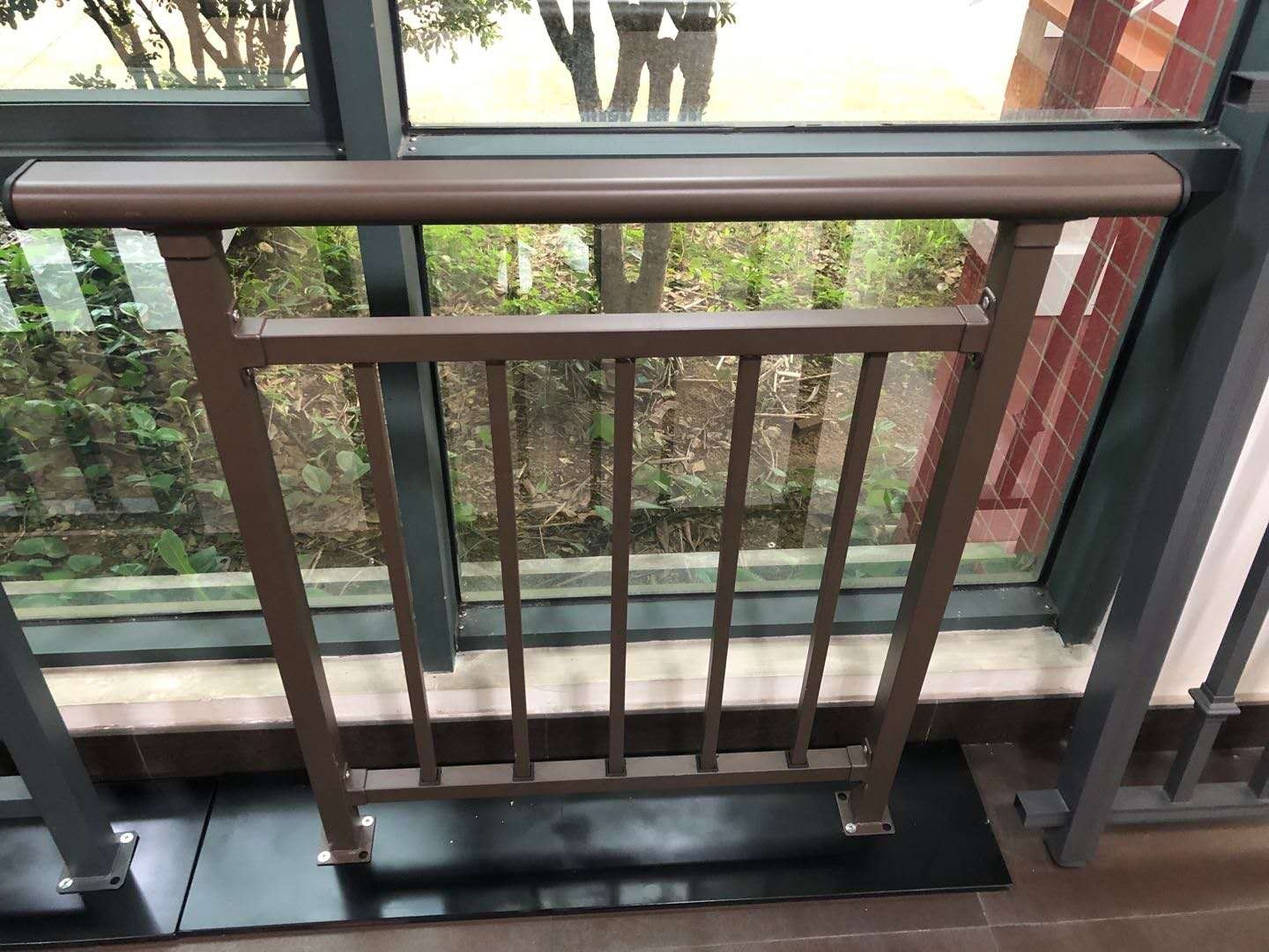 Hot selling simple outdoor aluminum screw assembly fence balcony