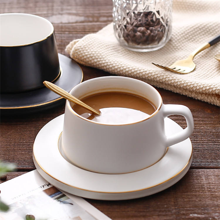 Tasse à Café En Porcelaine Avec Soucoupe Et Cuillère - Design