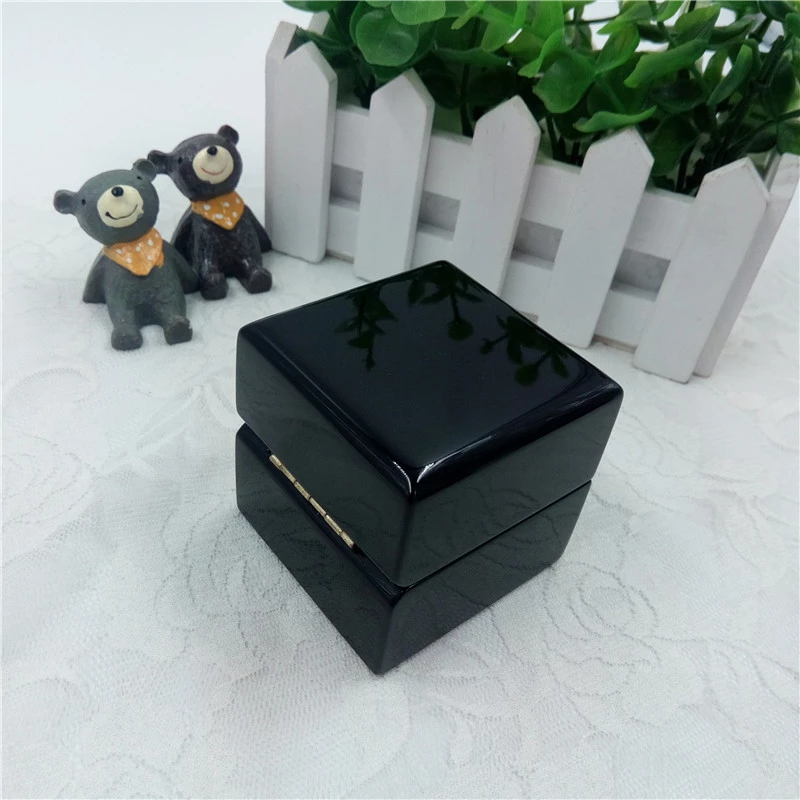 Boîte en bois usine personnalisée de laque noire brillante en bois Bague en cuir Bague en cuir Boîte à fente pour mariages