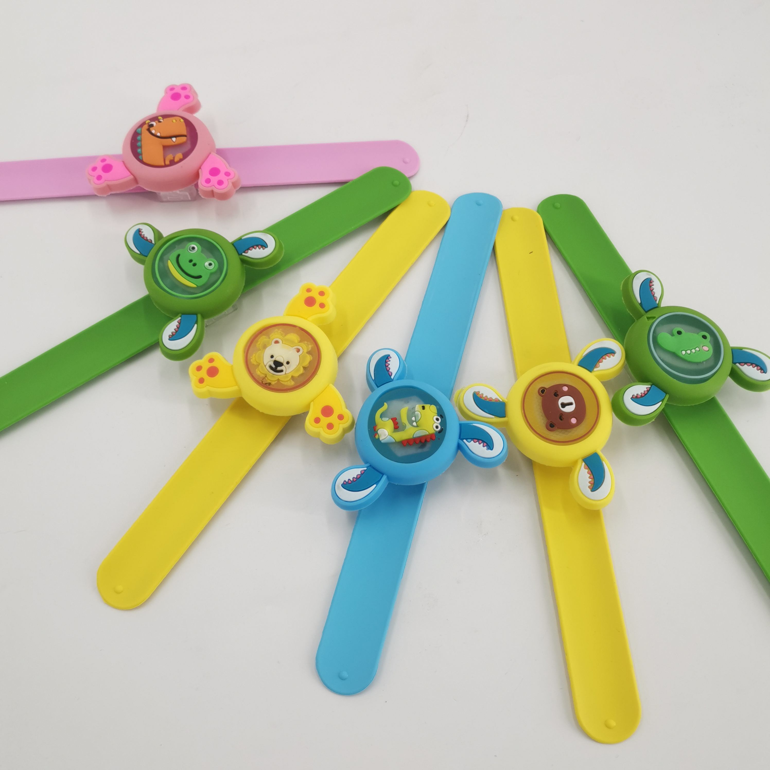 低最小起订量快速运输玩具手表儿童驱虫拍打手镯为儿童便宜的促销物品