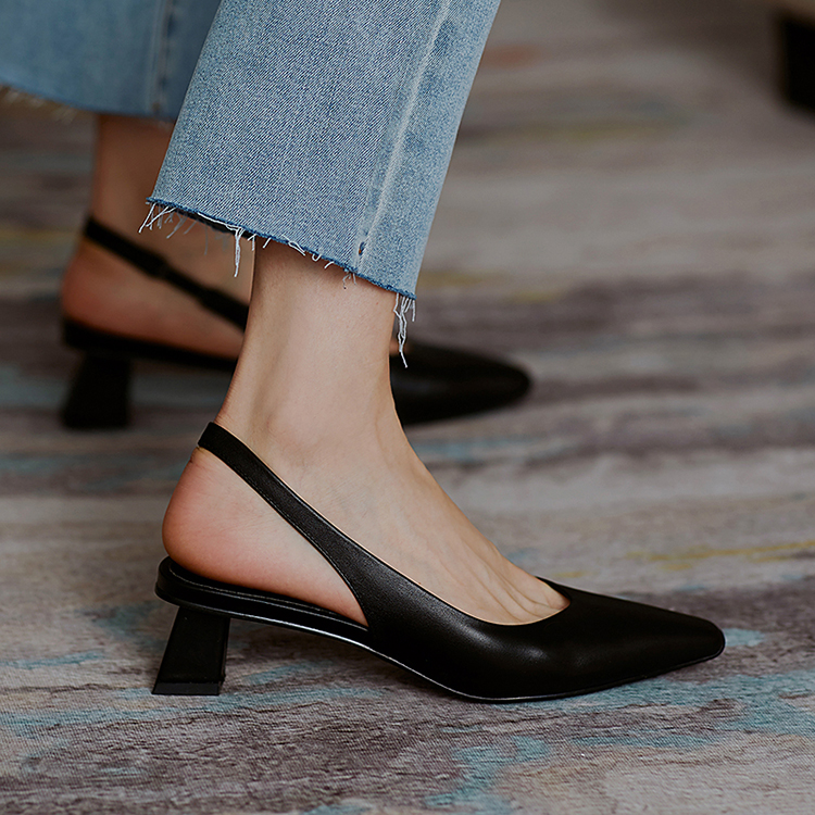 06 2020 4厘米鞋跟真皮粗跟低跟尖头凉鞋露跟白色夏季婚鞋