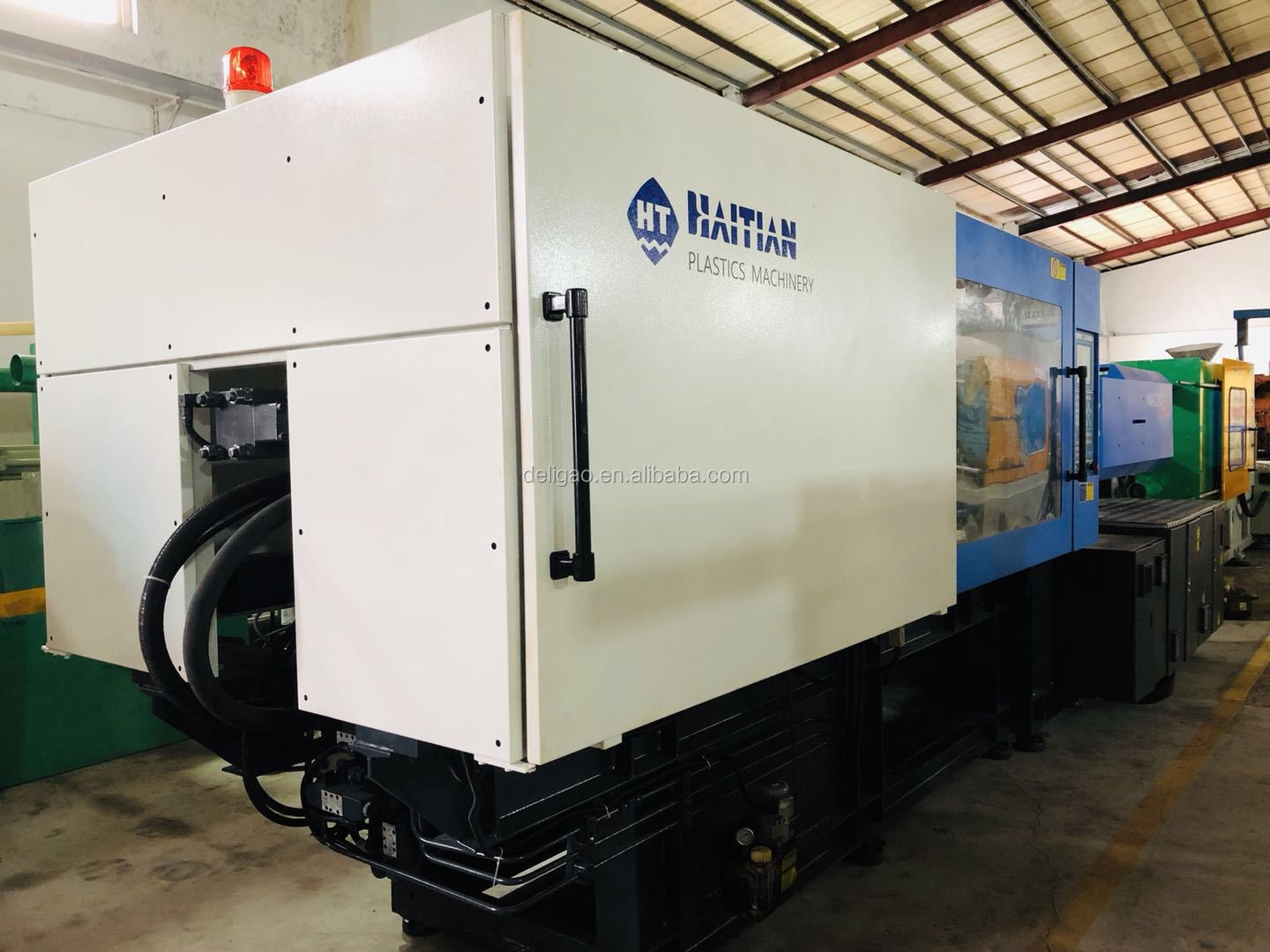 使用320 吨海天 ma3200 塑料注塑机