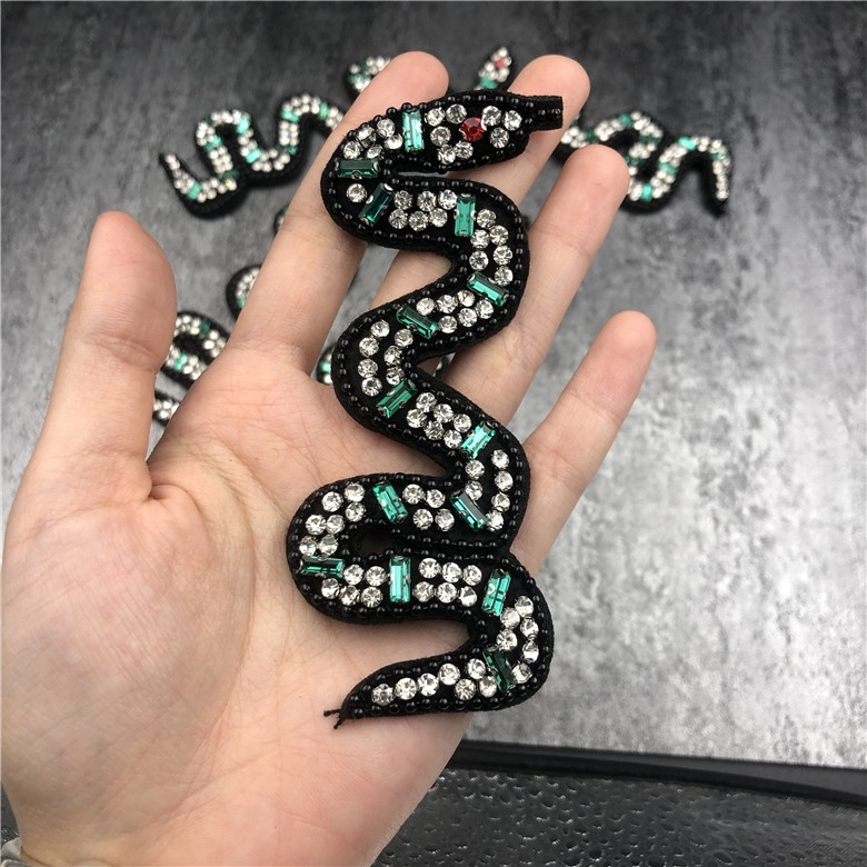 水钻珠蛇缝在贴花服装刺绣蛇修补程序串珠动物修补程序为夹克