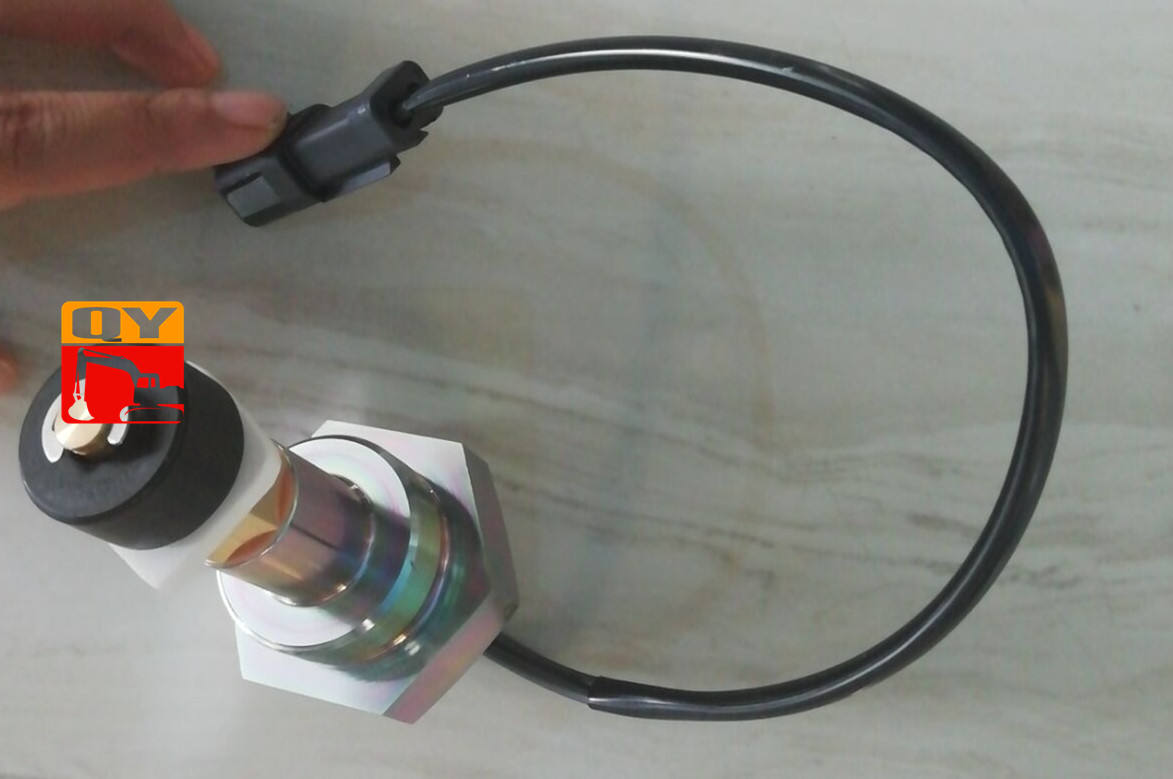 7861-93-4520 センサー（D275A-5、D375A-5、D475A-5用）ラジエーター