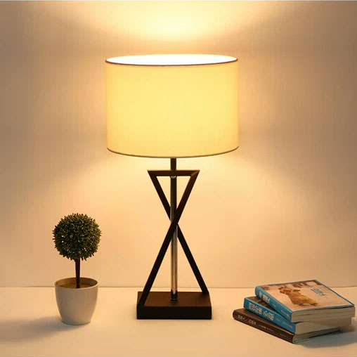 2022 Manufacturer Wholesale Simple Horse Shape Antique Neoclassical Copper Home Decoration Creative Resin Bedroom Table Lamp