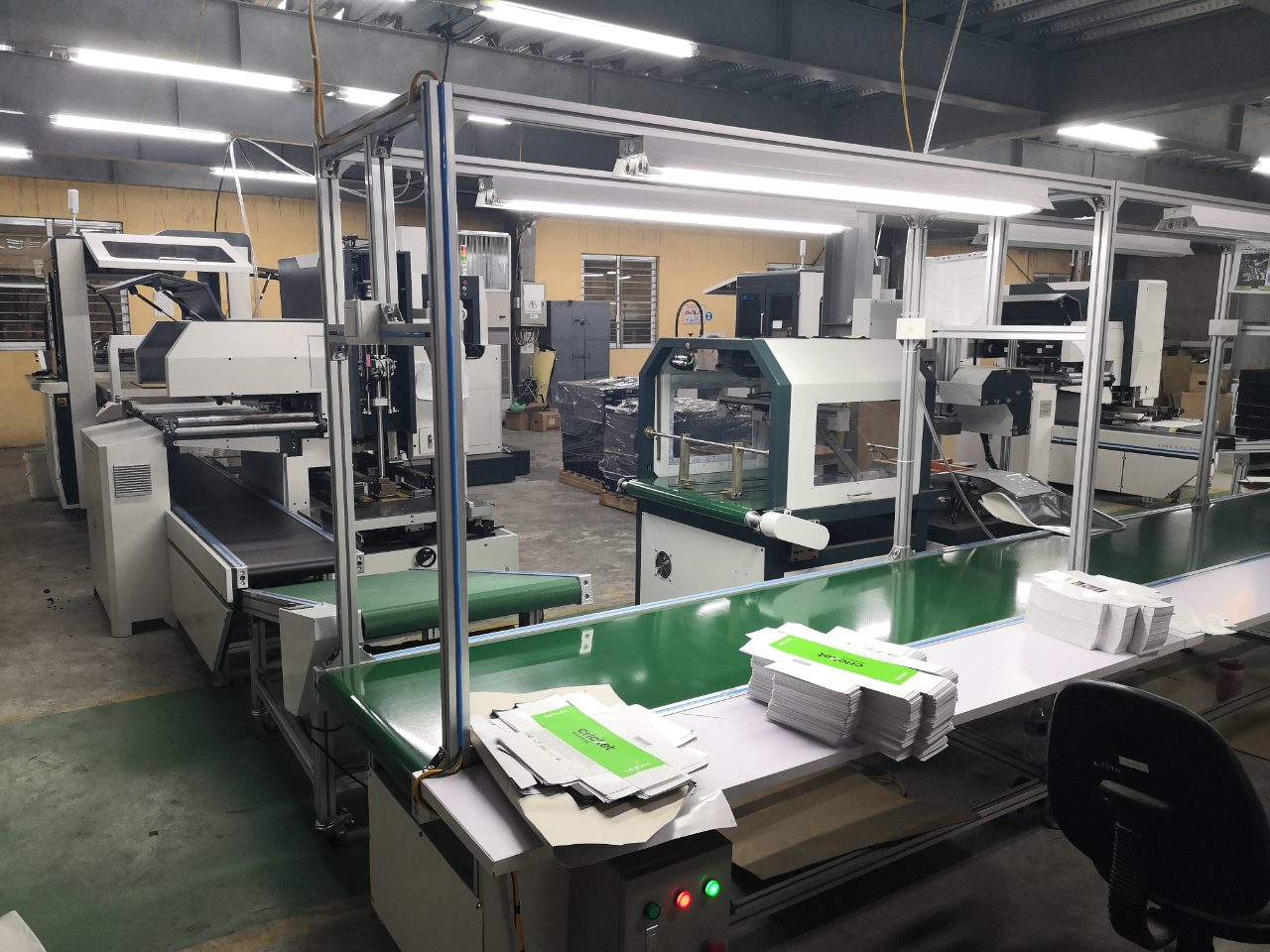 LS-300B Automatic Cardboard Box Making Machine Hardcover Making Machine Packing Box Making Machine