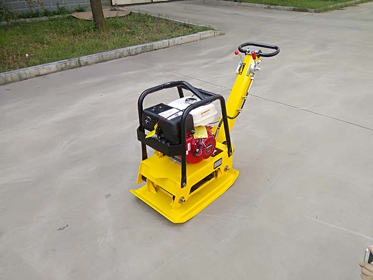 振动器板压实机出售ydp125