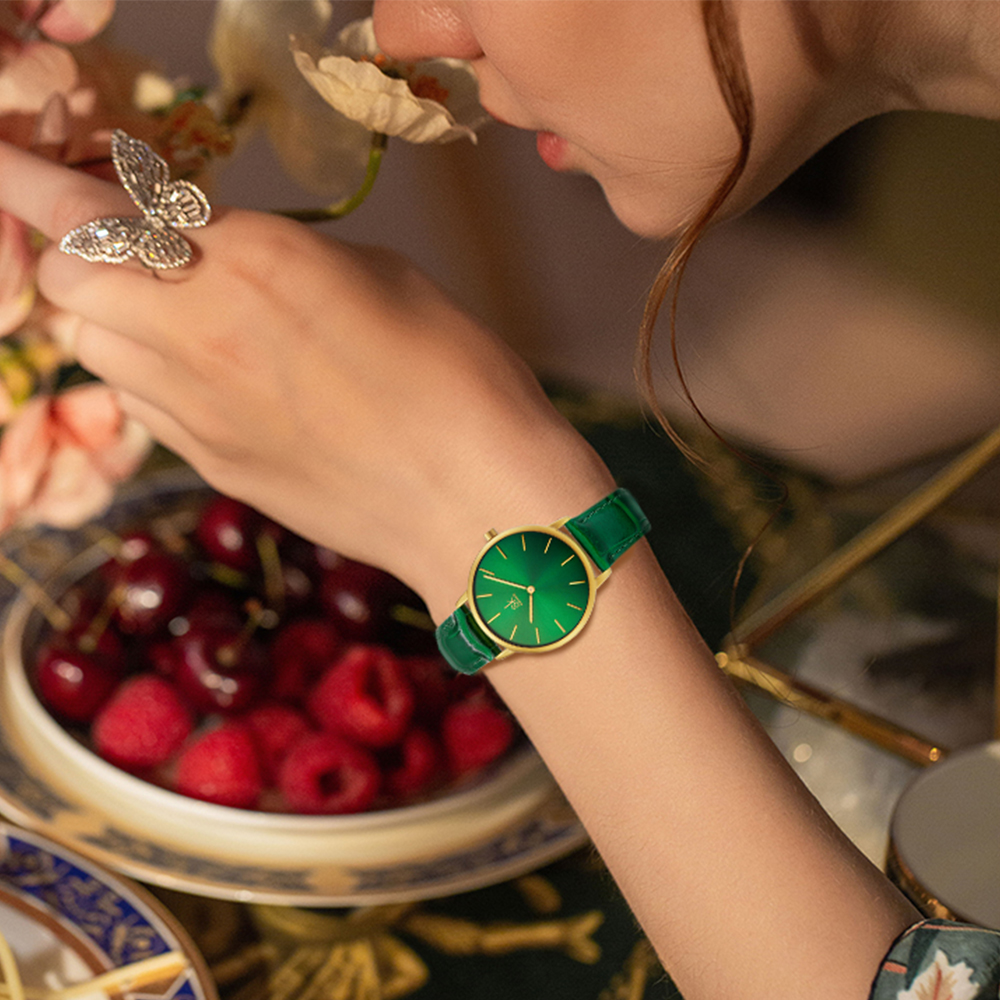 Shengke Women's Watches Fashion Green Dial Ladies Watch Luxury Ultra Thin Female Quartz Wristwatch Green Leather Relojes K0134